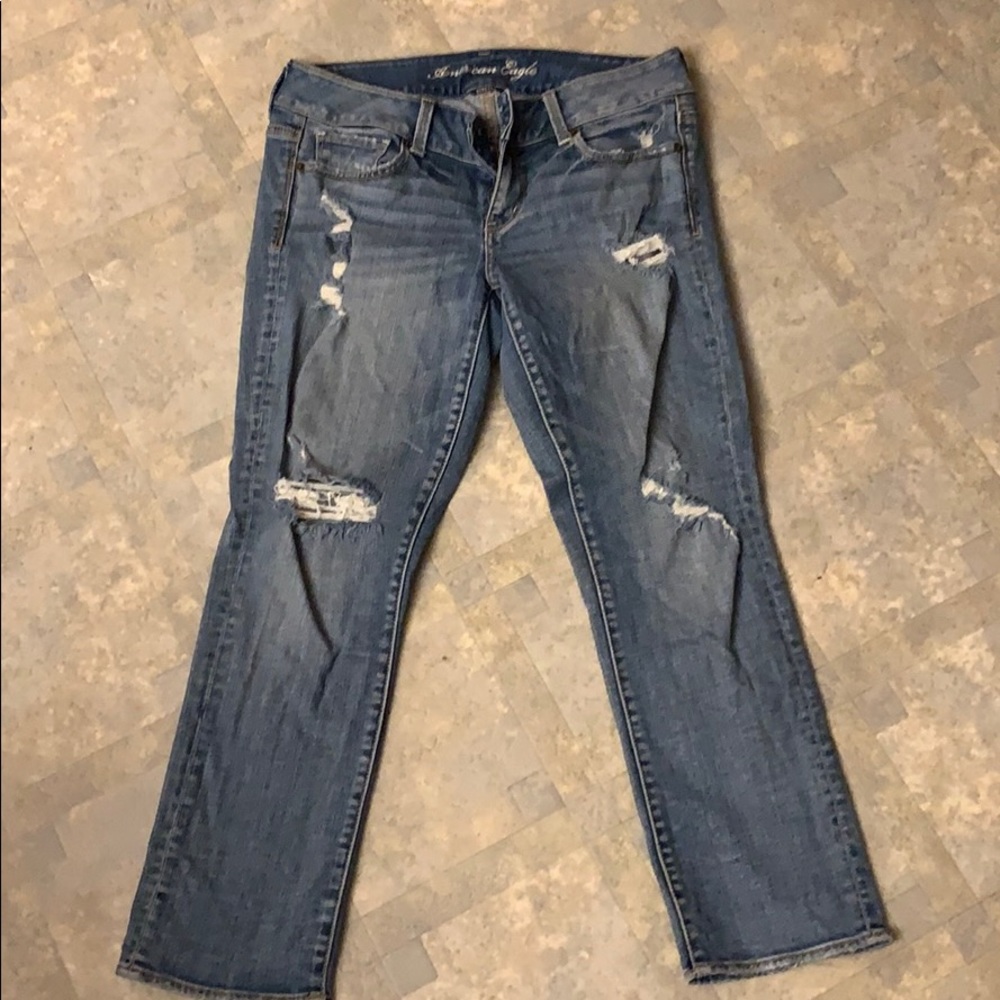 Size 8 American Eagle distressed capris